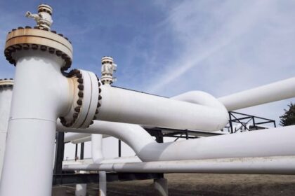 pipelines-have-become-an-election-issue.-what-exactly-is-ottawa’s-role?