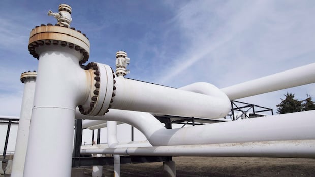 pipelines-have-become-an-election-issue.-what-exactly-is-ottawa’s-role?