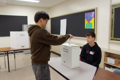 winnipeg-students-hold-mock-vote-ahead-of-federal-election
