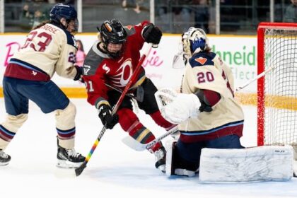 ashton-bell-helps-charge-ring-up-victoire-3-2;-ottawa-closes-in-on-pwhl-playoff-spot