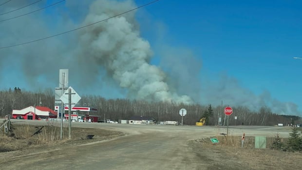 more-than-300-residents-evacuated-as-grass-fire-burns-in-traverse-bay
