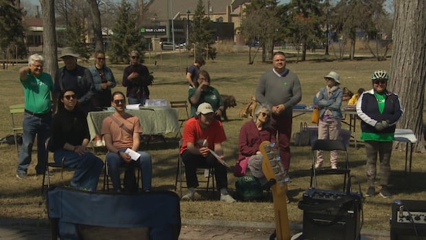 federal-green-candidates-rally-support-in-manitoba-amid-‘two-horse-race’-election