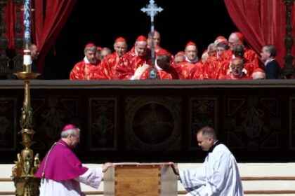 pope-francis-honoured-at-funeral-before-hundreds-of-thousands-from-presidents-to-the-poor