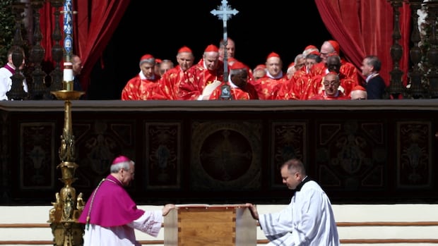 pope-francis-honoured-at-funeral-before-hundreds-of-thousands-from-presidents-to-the-poor