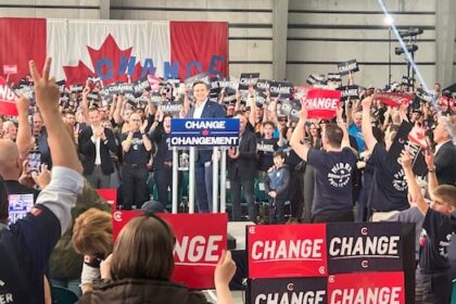 pierre-poilievre-draws-thousands-to-vancouver-island-rally-in-final-campaign-push