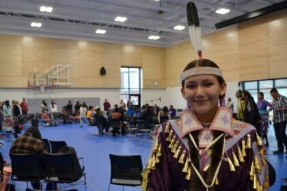 people-from-neskantaga-first-nation-reconnect-at-powwow-amid-evacuation