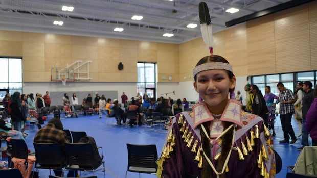 people-from-neskantaga-first-nation-reconnect-at-powwow-amid-evacuation
