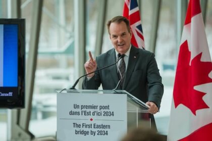 gatineau-says-yes-to-more-steven-mackinnon