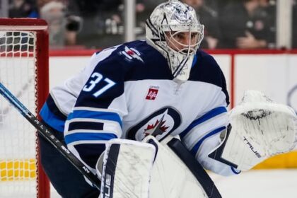 jets’-connor-hellebuyck-named-vezina-finalist-yet-again,-despite-playoff-struggles