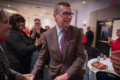 3-manitoba-seats-change-hands-as-liberals-take-2,-conservatives-win-elmwood-transcona