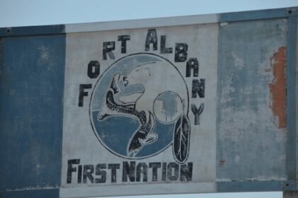 fort-albany-joins-kashechewan-in-evacuation-ahead-of-spring-flooding-in-ontario’s-far-north