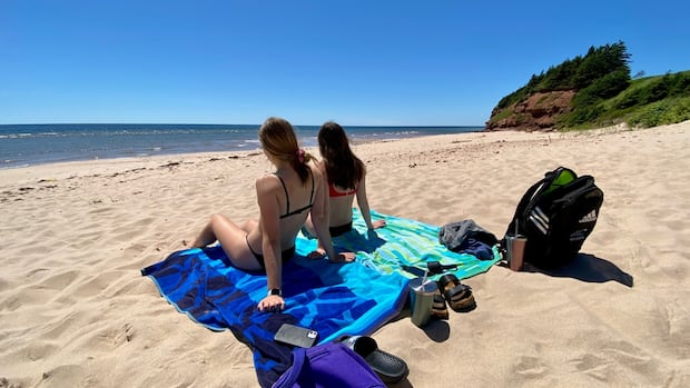 beloved-beach-and-park-at-pei.’s-basin-head-voted-one-of-canada’s-best-10-vacation-spots