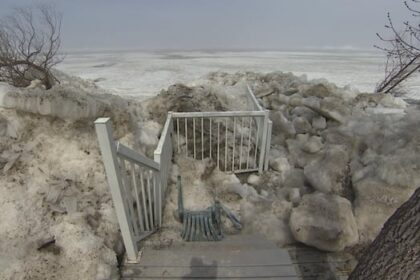 ‘pretty-powerful’-ice-pileups-damage-more-than-a-dozen-lake-manitoba-cottages