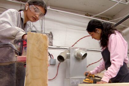 a-group-of-winnipeg-grade-10-girls-are-helping-make-beds-for-kids-in-need
