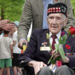 remarkable-scenes-of-gratitude-greet-canadian-war-veterans-in-the-netherlands