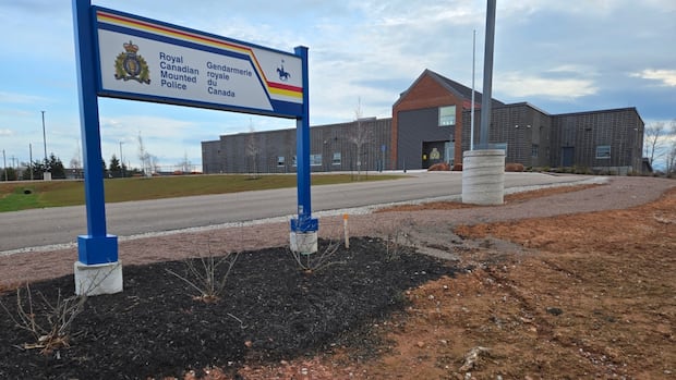 pei.-rcmp-set-to-begin-moving-queens-county-detachment-to-new-home-in-cornwall
