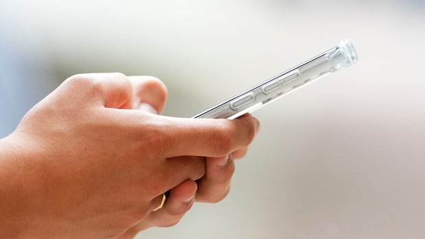 nova-scotians-will-be-able-to-text-911-by-2026