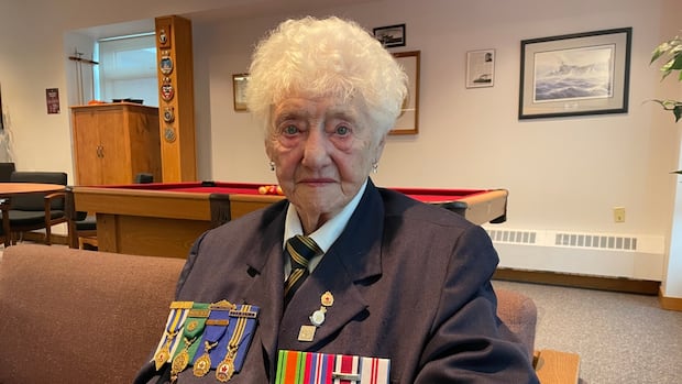 100-year-old-veteran-did-not-want-to-miss-battle-of-the-atlantic-memorial-ceremony