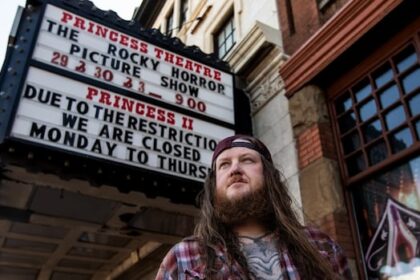 entrepreneurs-looking-for-money-to-restore-historic-theatres-working-across-the-prairies
