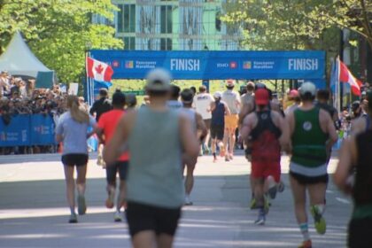 record-breaking-25,000-runners-race-in-bmo-vancouver-marathon