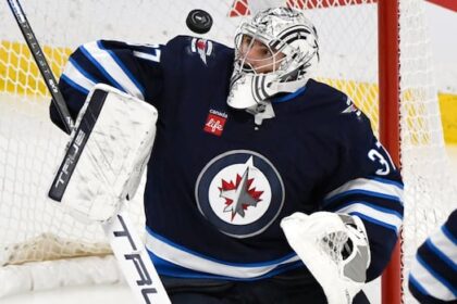 nhl-analysts,-stats-models-and-gaming-sites-give-stars-edge-in-2nd-round-series-vs.-jets