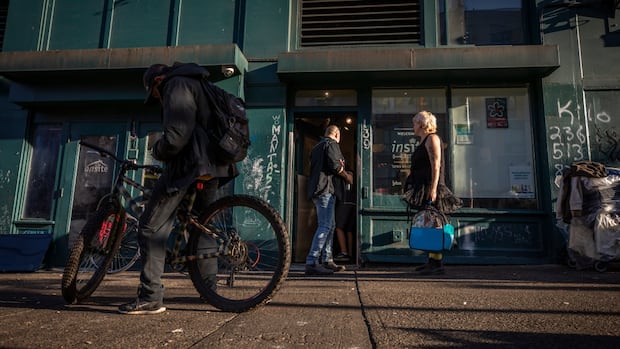 community-groups-accuse-vpd-officers-of-loitering-outside-supervised-drug-consumption-sites