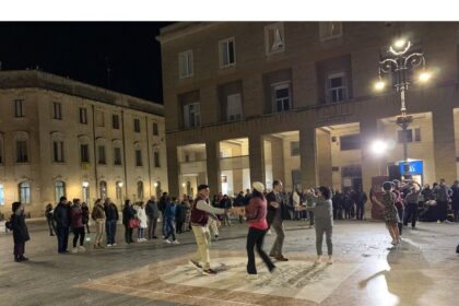 pam-frampton:-in-an-italian-piazza,-worlds-collide