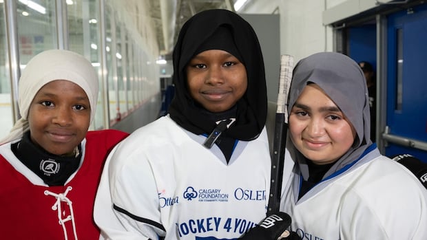 hockey-and-hijabs:-new-to-canada-and-the-sport,-these-girls-have-found-their-game