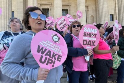 nurses-rally-by-the-hundreds-to-say-manitoba’s-health-care-system-hasn’t-improved-under-ndp
