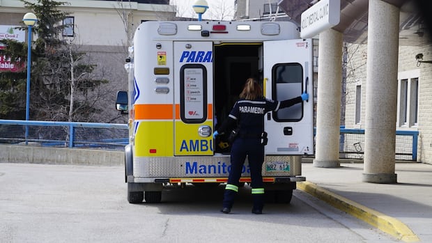 winnipeg-paramedic-union-calls-for-help-amid-‘unbelievable’-violence-levels,-burnout-on-the-job
