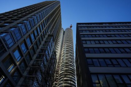 metro-vancouver-housing-prices-may-lower-amid-economic-uncertainty,-experts-say