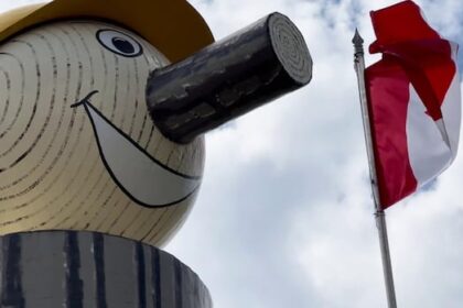 happy-birthday,-mr.-pg!-prince-george’s-lumbering-mascot-turns-65