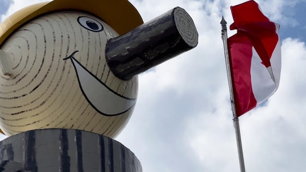 happy-birthday,-mr.-pg!-prince-george’s-lumbering-mascot-turns-65