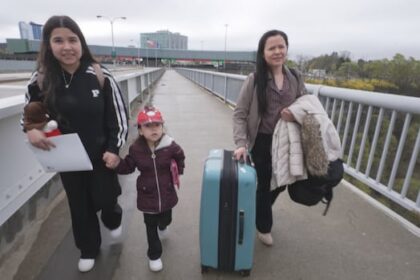 turned-away,-then-jailed,-family-makes-third-attempt-to-enter-canada