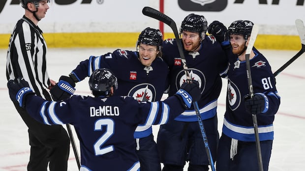winnipeg-jets-regain-control-of-1st-round-series-with-5-3-win-at-home-over-st.-louis-blues