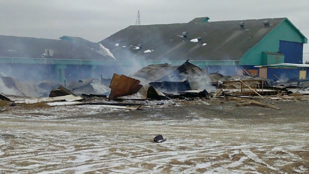 new-band-office-destroyed-by-fire-in-northern-manitoba,-police-say-it-was-arson