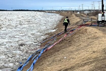 flooding-cuts-off-airport-access-in-kashechewan-first-nation-as-evacuation-continues