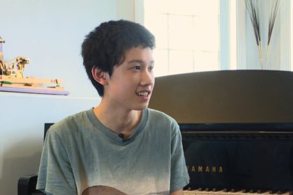 missing-three-fingers,-this-teen-musician-has-spent-years-mastering-the-piano