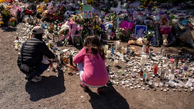 in-photos-|-memorials-grow-at-scene-of-lapu-lapu-day-festival-tragedy