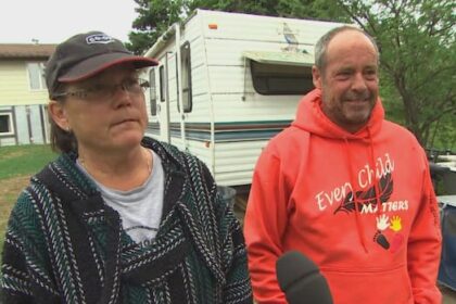 some-manitoba-wildfire-evacuees-say-they’re-still-waiting-for-promised-financial-help