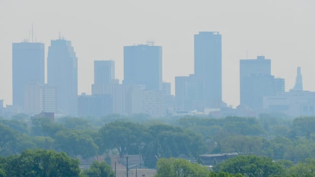 smoke-chokes-out-activities-in-winnipeg,-prompts-warnings-from-health-organizations