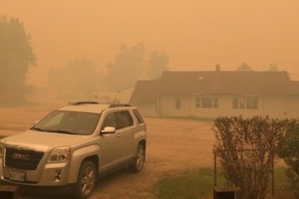 ‘this-fire-is-a-monster’:-mandatory-evacuation-order-issued-for-snow-lake,-man.,-amid-wildfire