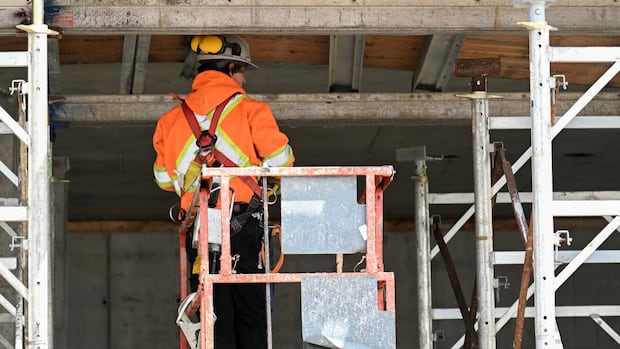 canada’s-unemployment-rate-ticks-up-to-7%-in-may,-highest-in-9-years-outside-of-pandemic
