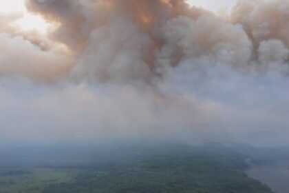 bc.-wildfire-fighters-experience-slight-reprieve,-but-more-wind-on-horizon