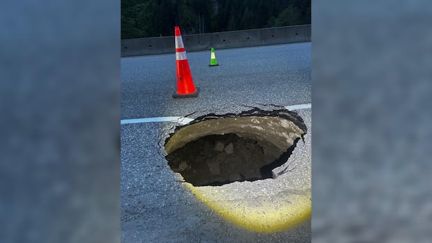 urgent-sinkhole-repair-closes-coquihalla-highway-from-hope-to-merritt