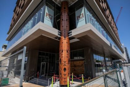 this-40-foot-serpent-sculpture-in-vancouver-is-a-reclamation-of-squamish-and-japanese-art