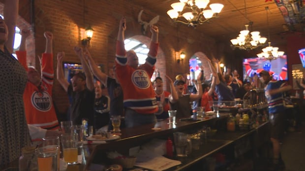 how-edmonton-oilers-fans-in-bc.-cheer-for-their-team-on-the-other-side-of-the-rockies