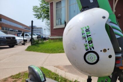 charlottetown-lets-epic-electric-use-city-land-for-e-scooter-parking-again-this-summer