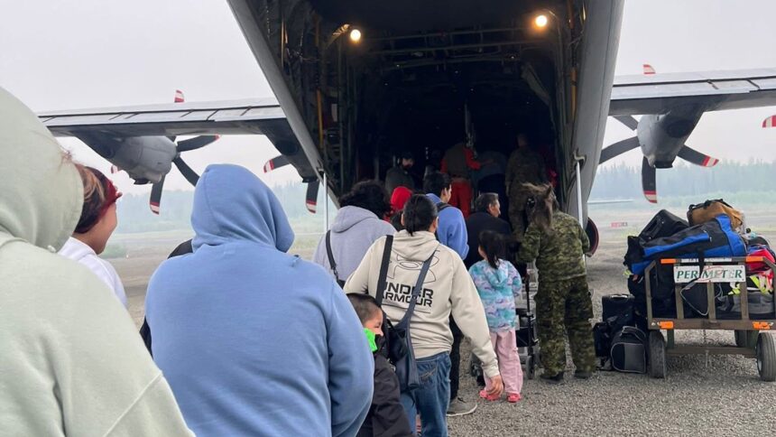 ottawa-sending-military-amid-northern-ontario-wildfire-evacuations