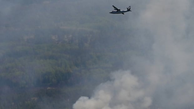 sandy-lake-members-‘pulling-together’-as-wildfire-evacuation-continues:-chief